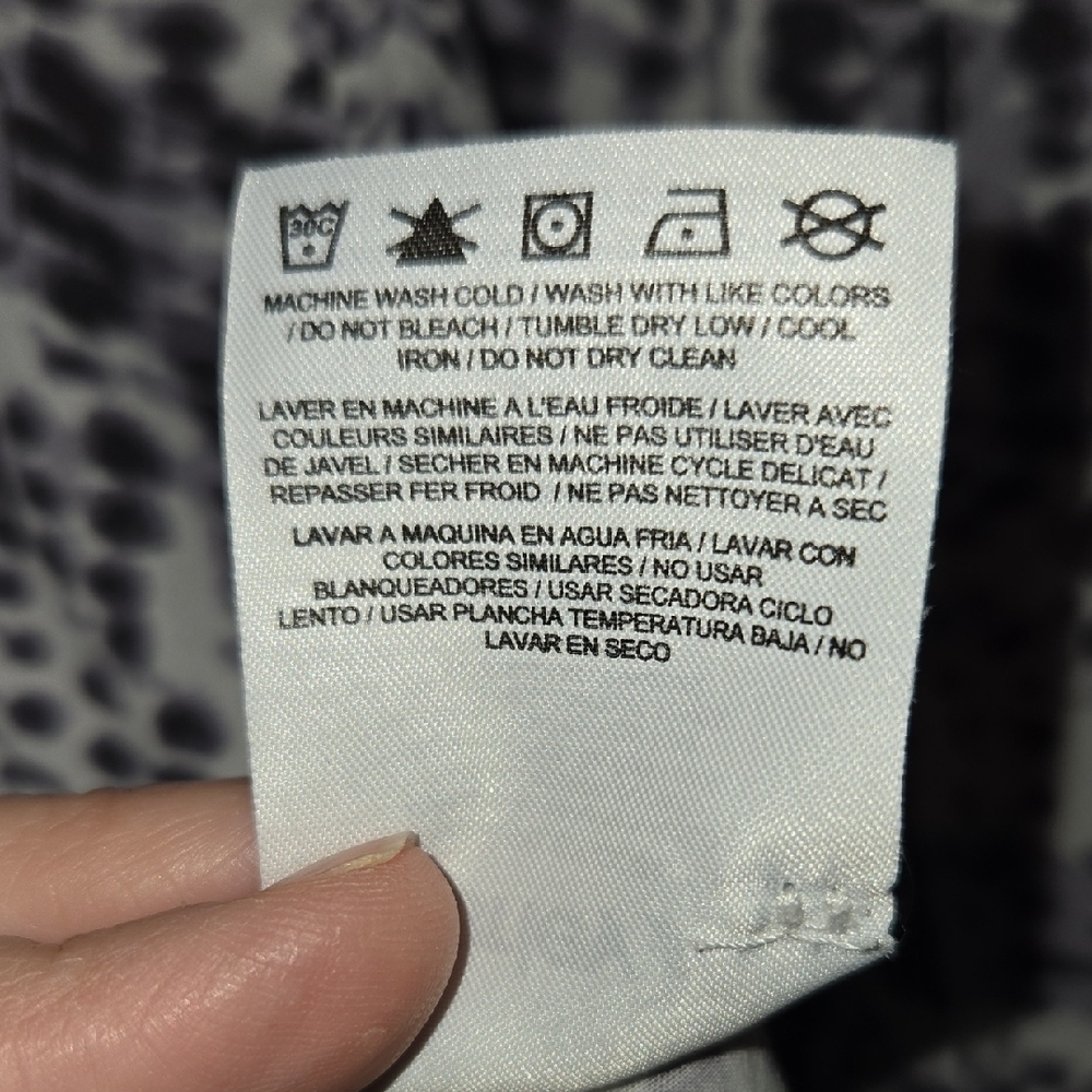 Hurley Black and White Sleeveless Tie-Front Shirt - Picture 7 of 7